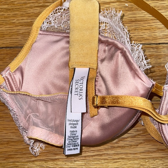 🍄3 for 25 🍄 Victoria’s Secret Bra - Picture 3 of 3